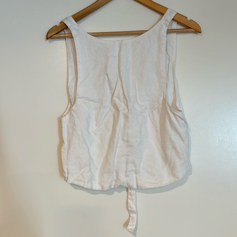 *Excellent condition* SIR the label white linen top size 2 with adjustable back